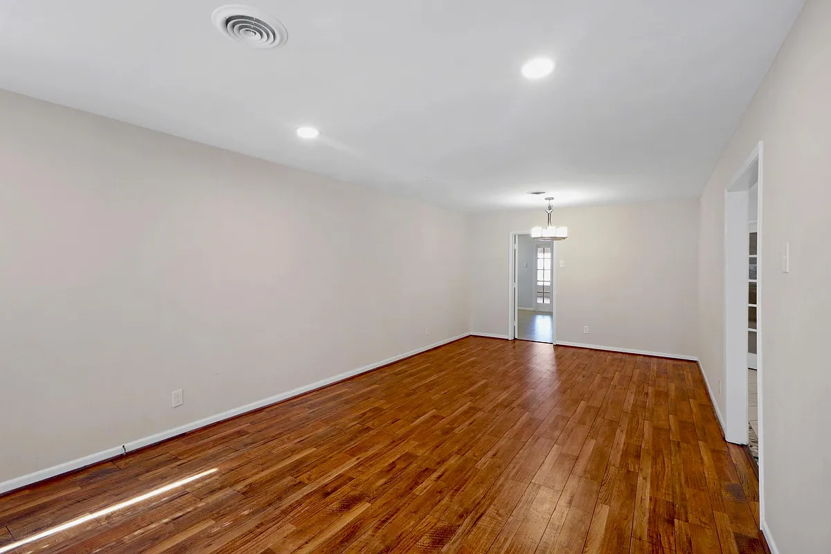 Building Photo - 5554 Beechnut St
