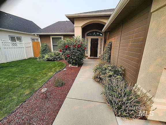5th image of 412 N Summerwind Dr