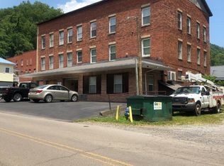 14 Peach Creek Rd, Logan, WV 25601
