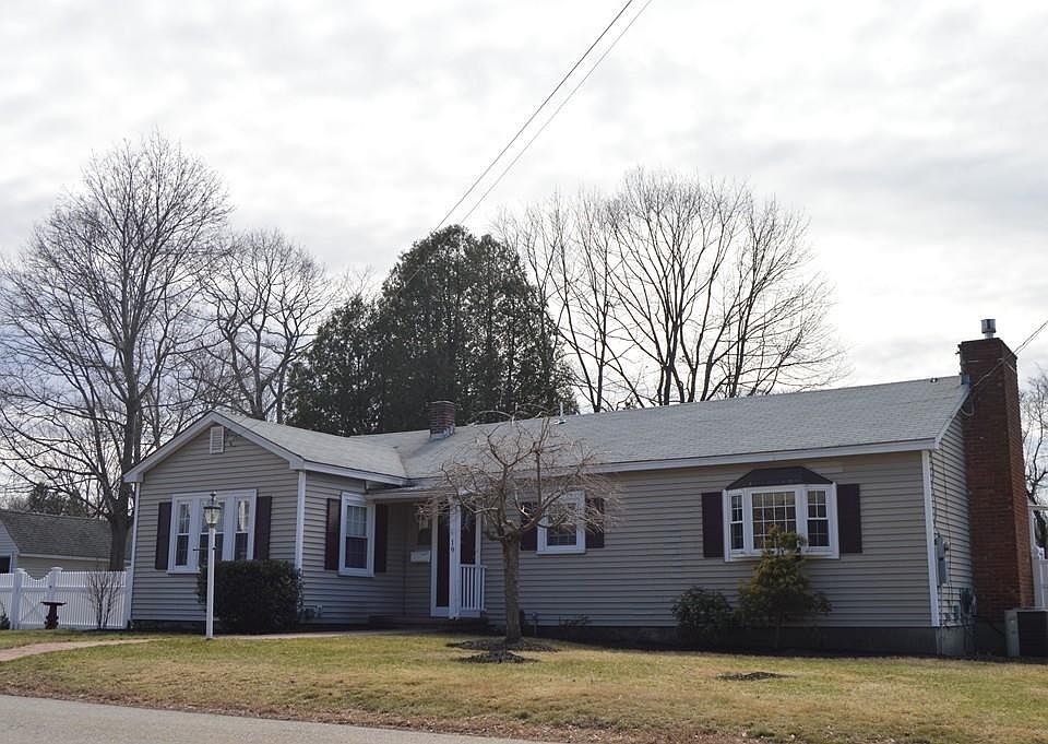 1st image of 19 Saint James Dr