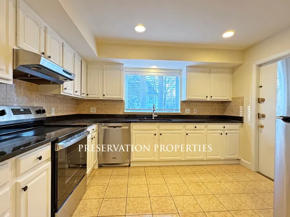 115 Langley Rd #1A, Newton Center, MA 02459