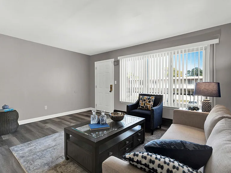18350 Lahser Rd — Photo 2