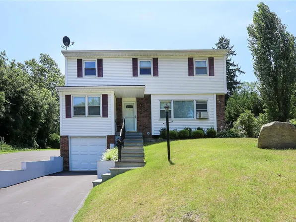 69 Kings Park Road, Commack, NY 11725