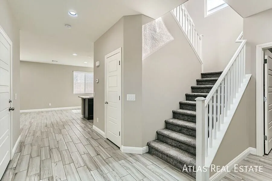 *Coming Soon* Gated Community Home: 3 Bedroom 2.5 Bath, Located In Nlv! — Photo 4