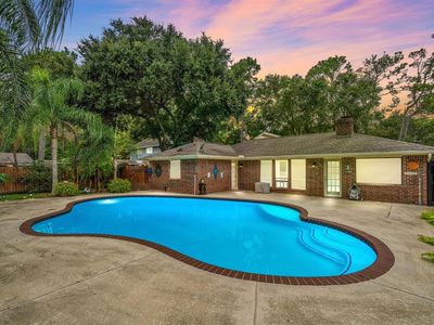 606 Kings Ct, Dickinson, TX, 77539