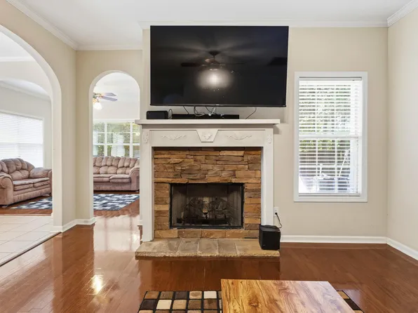 298 Nottingham Dr, Calera, AL 35040