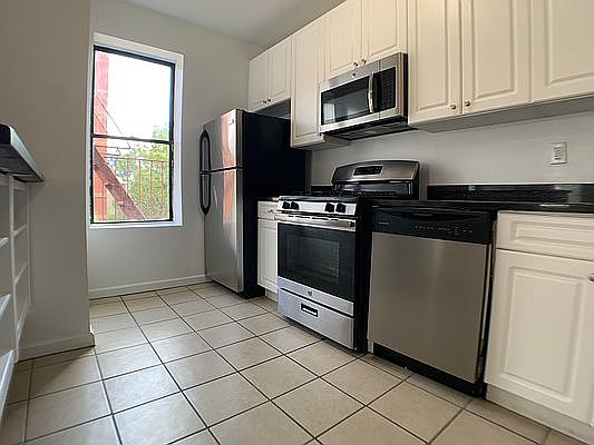 5th image of 2021 Lexington Ave APT 2C