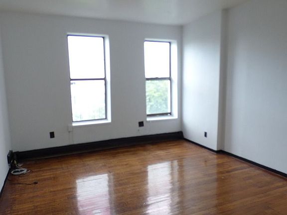 3rd image of 891 Pacific St APT 4R
