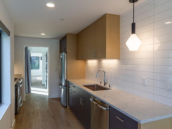 4th image of 625 Malden Ave E #B