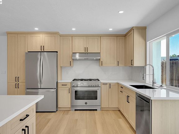 5th image of 443 Colusa Way