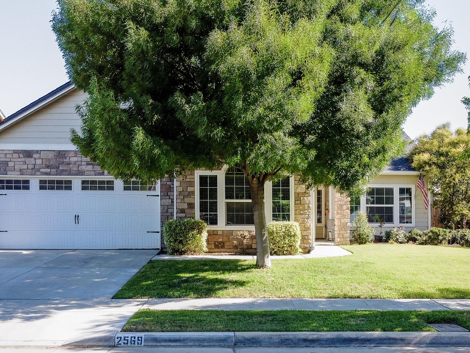 2569 Harbor Island Avenue, Tulare, CA 93274 Zillow