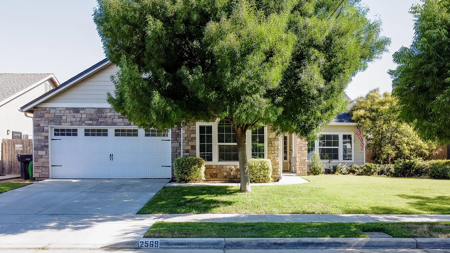 2569 Harbor Island Avenue photo 1