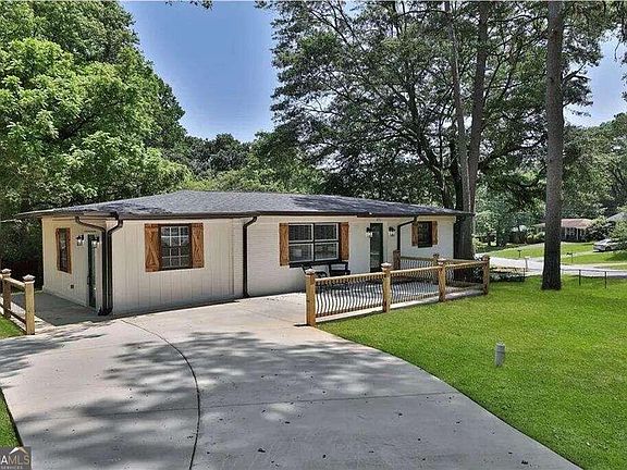 2nd image of 2731 Ivanhoe Ln SE