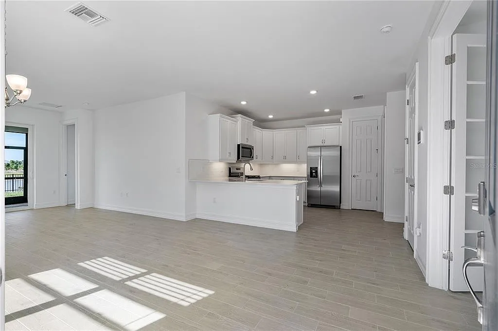 2 bed, 2.0 bath, 1516 sqft, $2,200 — Photo 3