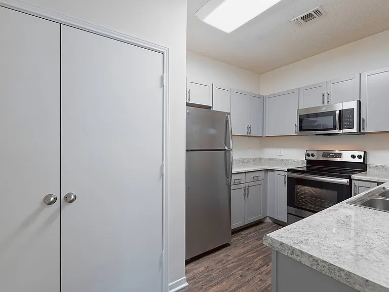 Cambridge Park Apartments — Photo 136