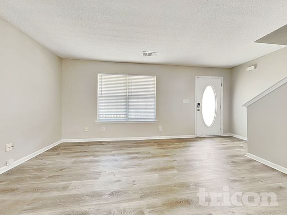 4th image of 30 Kendall Ln