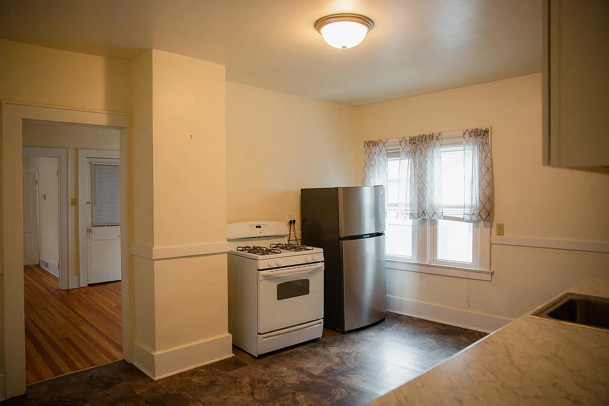 Building Photo - 1019 Avery Ave #2
