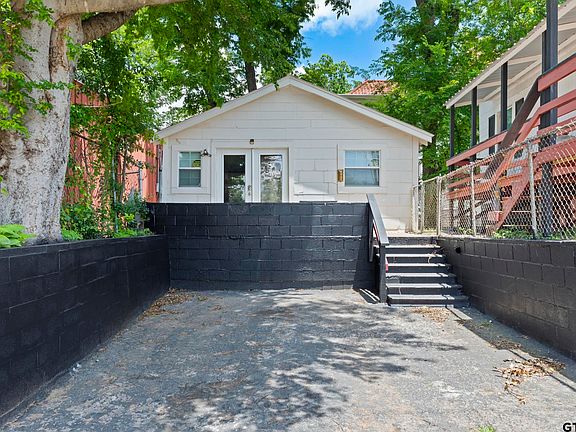 3rd image of 215 W Grand Ave