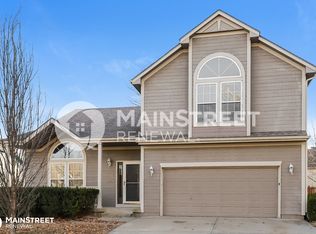 130 NE Lamplighter Ln, Blue Springs, MO 64014