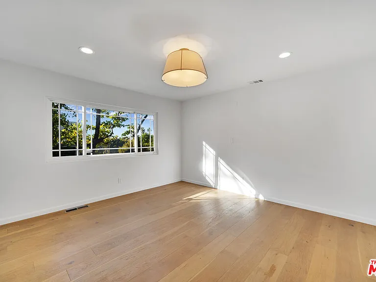 1758 Clear View Dr — Photo 20