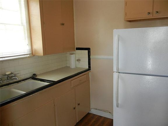 4th image of 402 Glendale Dr