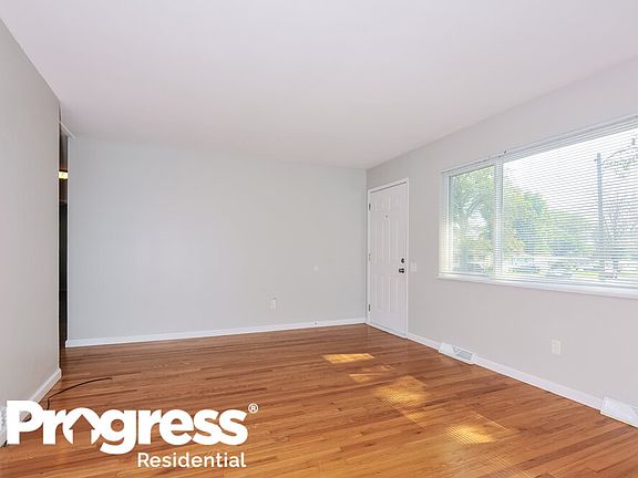 4th image of 1575 Swan Dr