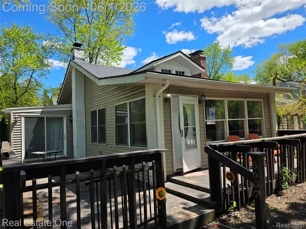 5607 Loveland St, West Bloomfield, MI 48322