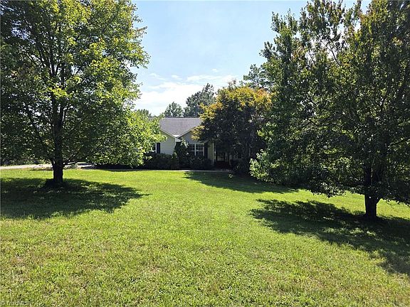 3rd image of 1701 Greenhill Rd