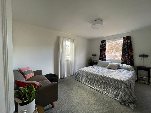 Upstairs bedroom (furniture not included)