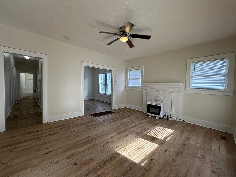 918 Darlington Way SW — Photo 2