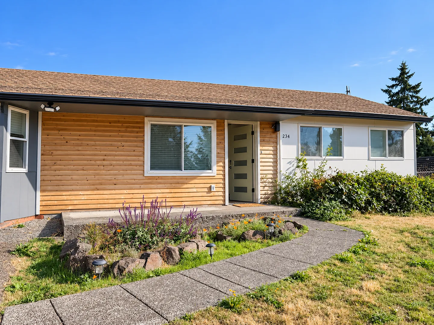 Beautifully Renovated Home with Modern Finishes, In-Unit Laundry & Hot Tub — Photo 2