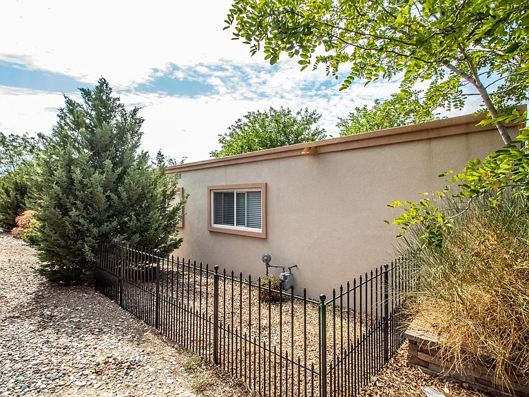 2704 N Dustin Ave — Photo 33