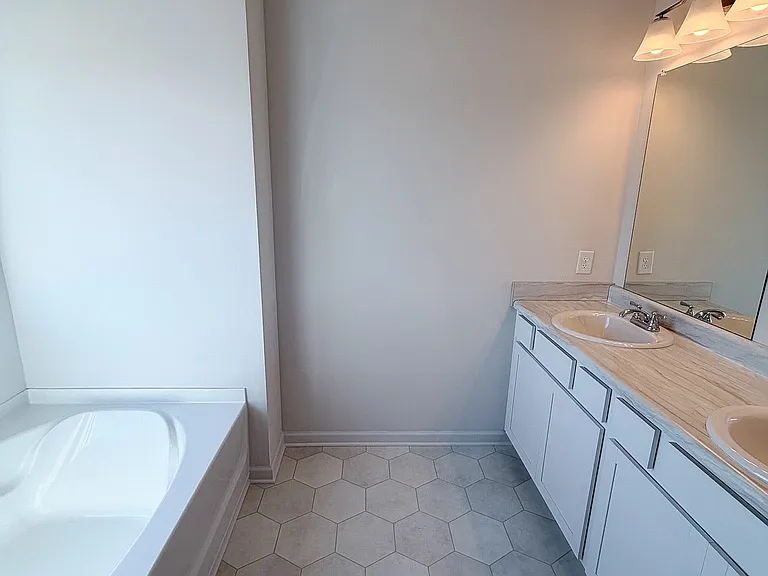 1013 Stiles Ct — Photo 13