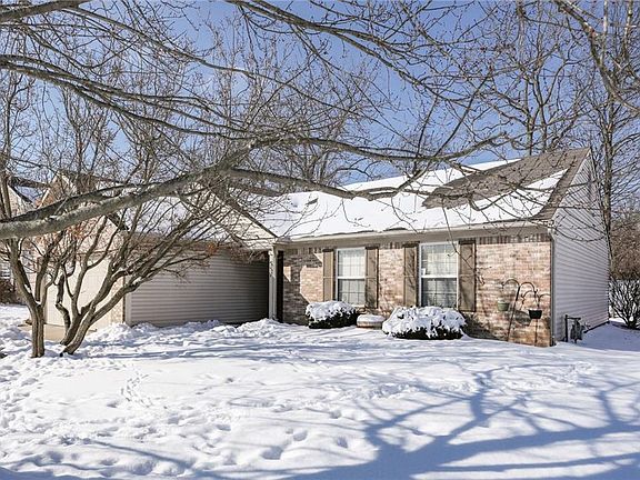 3rd image of 557 Woodfield Cir