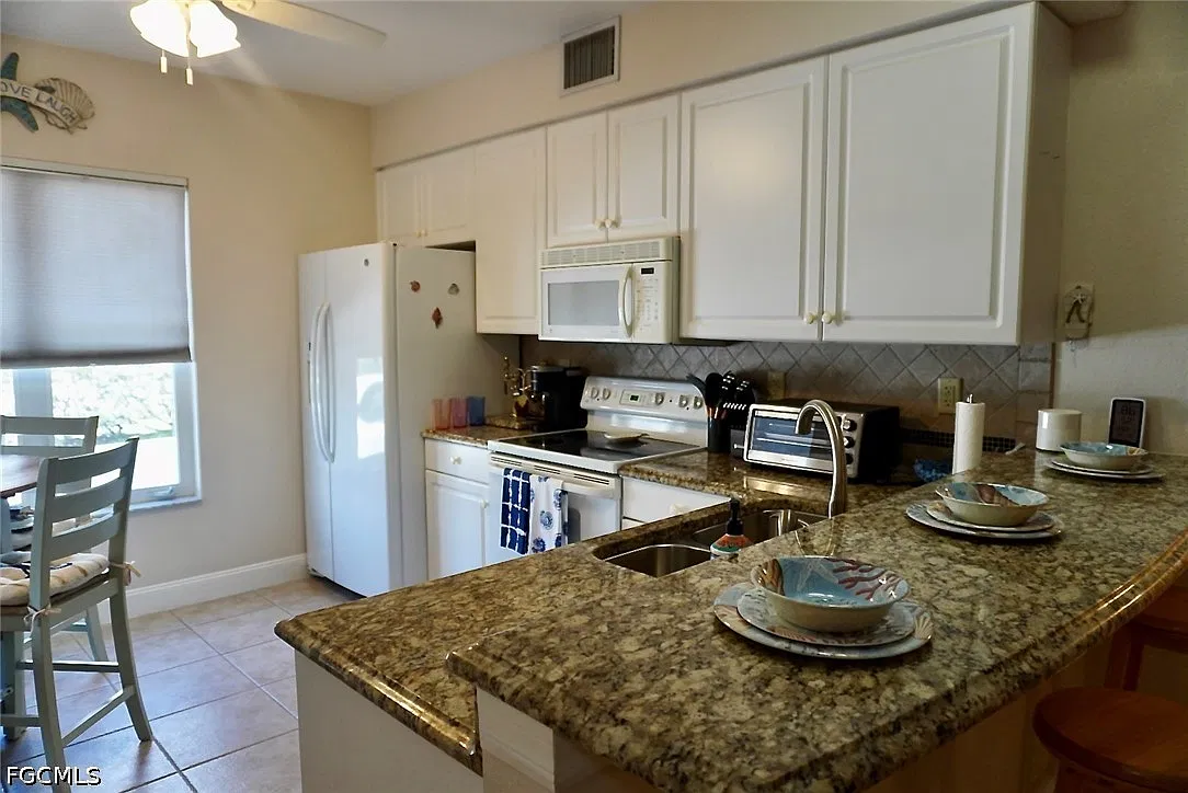 2 bed, 2.0 bath, 1016 sqft, $2,500 — Photo 2