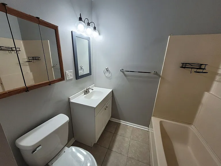 1900 Lansing Ave #B — Photo 14