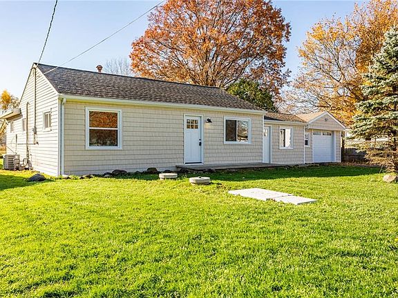 2nd image of 40945 Myrtle Ct