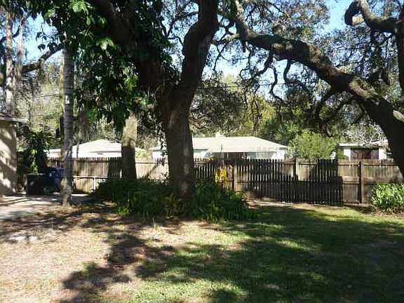4th image of 10417 Newport Cir