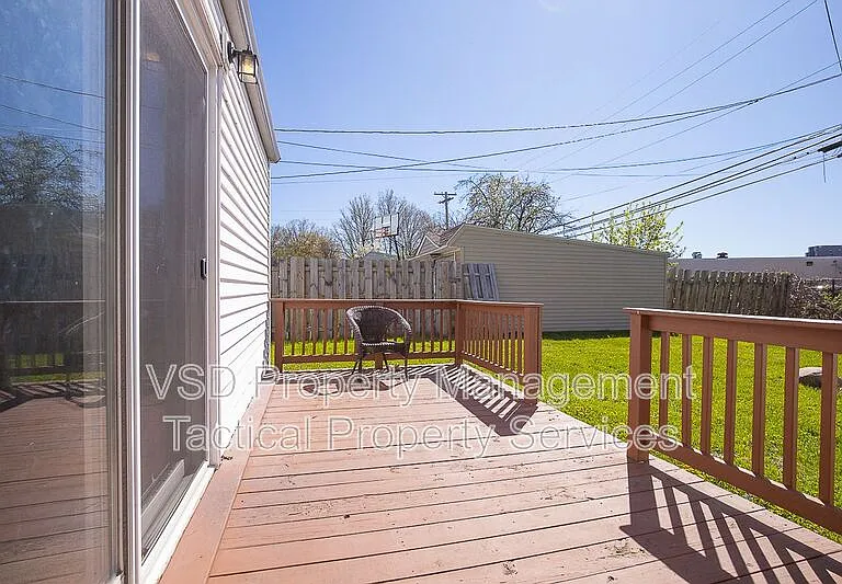 374 E 232nd St — Photo 3