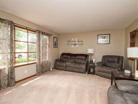4th image of 440 Southgate St