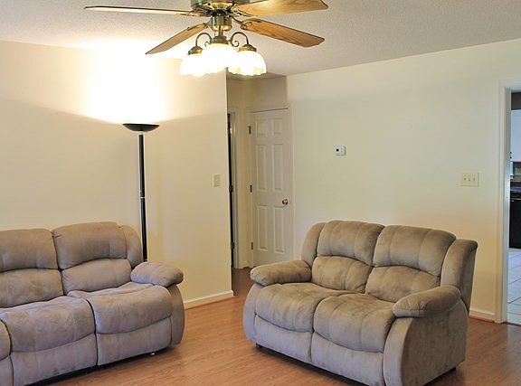 5th image of 623 Locksley Dr