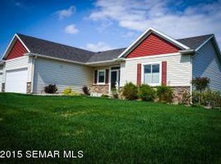 880 Golf View Ave, Zumbrota, MN 55992