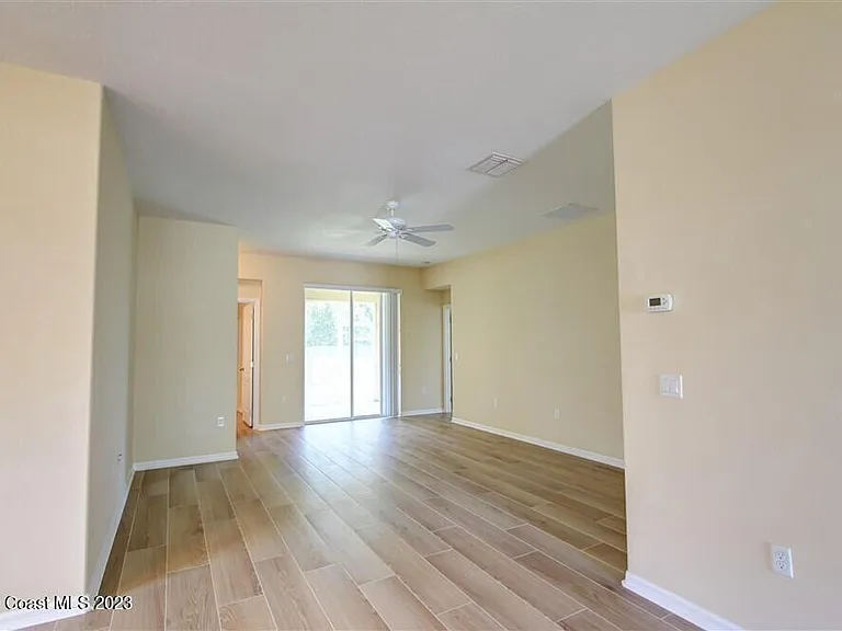 5834 Trieda Dr — Photo 10