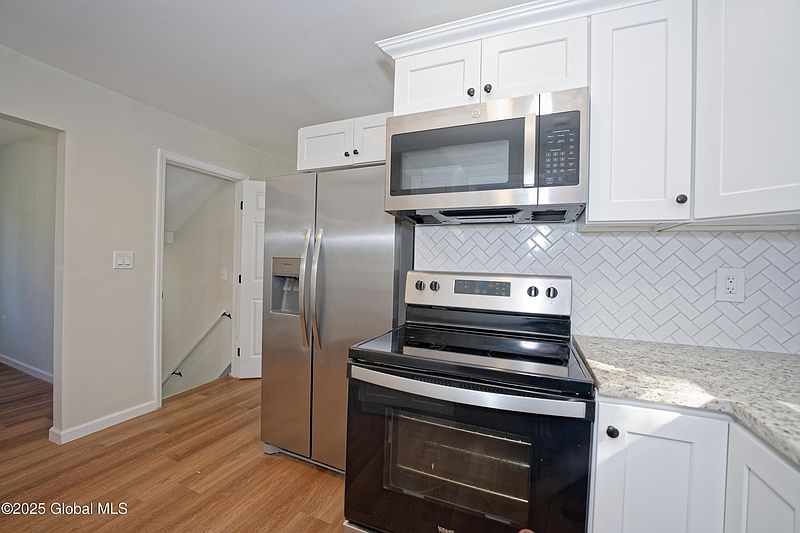 4th image of 12 Willowbrook Avenue