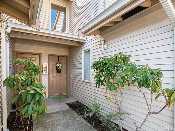 2nd image of 4719 NW Walgren Dr Unit 103