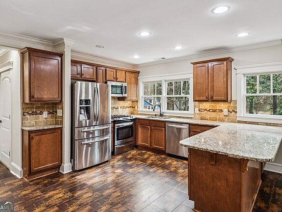 3rd image of 1597 Frazier Rd