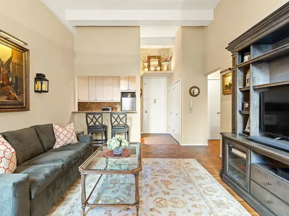 1255 5th Avenue image 1 of 6