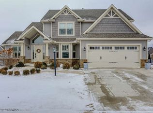 4905 Stonebridge Dr, Champaign, IL 61822