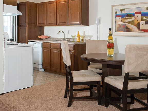 Georgetown on the River Apartments ; Dining ; Kitchen