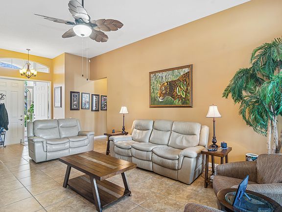 4th image of 508 NW Blue Lake Drive